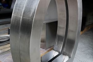 不銹鋼加工找哪家鈑金廠？【恒宇泰】全套數控設備，保障產品精度