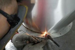 焊接加工 介紹鈑金機(jī)柜生產(chǎn)的焊接工藝的5個(gè)注意點(diǎn)