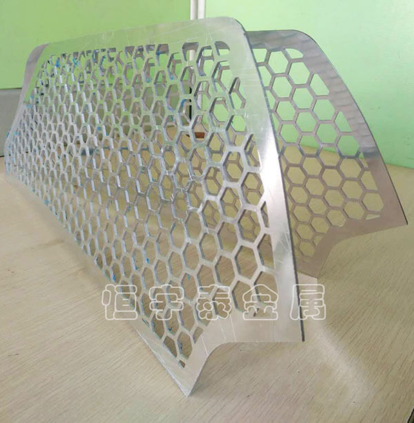 在激光切割種不同材質(zhì)的切割厚度是否一樣