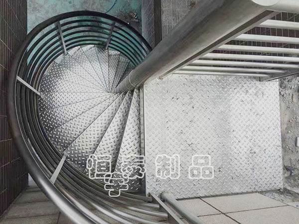 不銹鋼加工欄桿立柱預埋件安裝的步驟